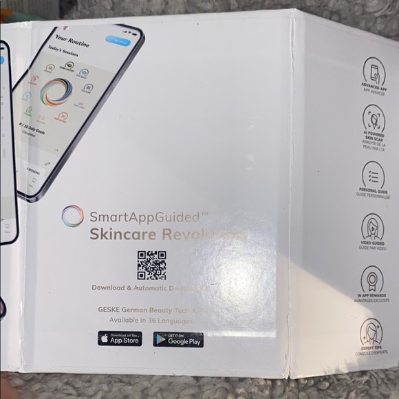 Hello Kitty Samrio X Geske 4 in 1 Sonic Facial Cleansing Firming Brush - Picture 4 of 6